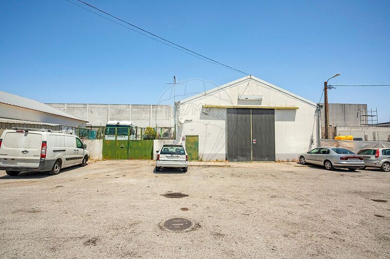 Armazém Industrial com 197m2 Évora - fácil acesso