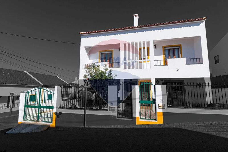 Moradia V3 à venda Évora - sótão, quintal, marquise, varanda, garagem, cozinha equipada