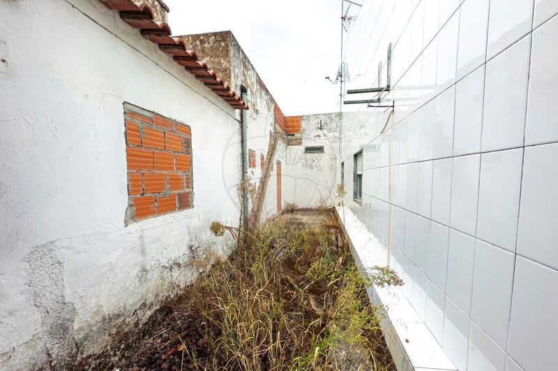 Moradia V3 Viana do Alentejo - quintal, garagem
