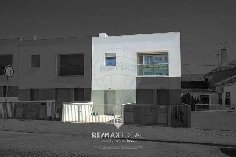 House Modern 2 bedrooms Évora - excellent location, balcony, backyard