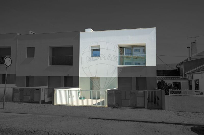 House Modern V2 Évora - excellent location, balcony, backyard