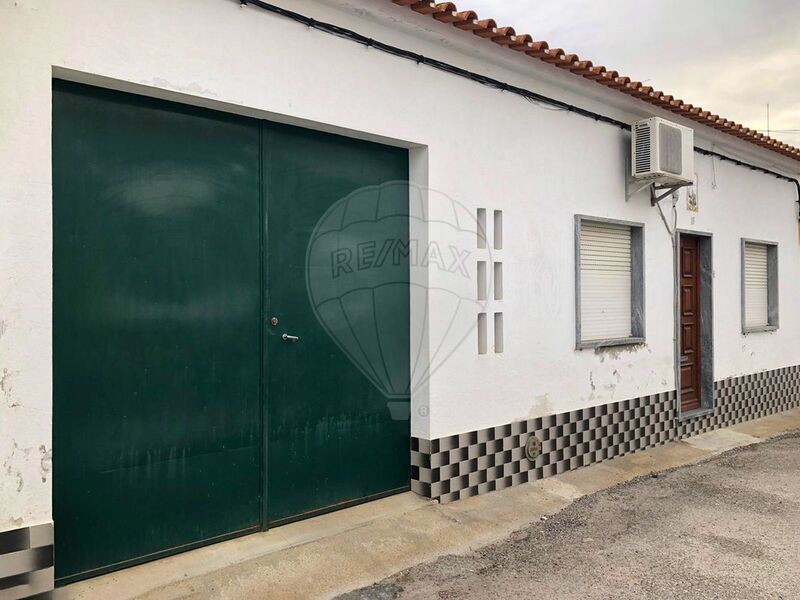 Moradia Térrea V4 para venda Évora - garagem, quintal
