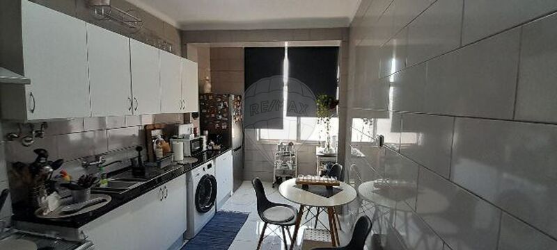 Apartment T2 Barreiro - balcony, marquee