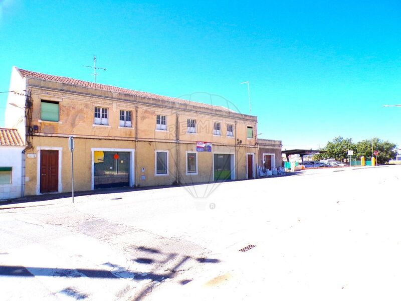 Building to recover Estremoz - swimming pool