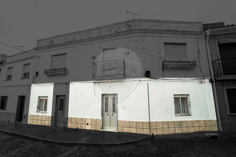 House V2 Single storey in the center Moura - excellent location