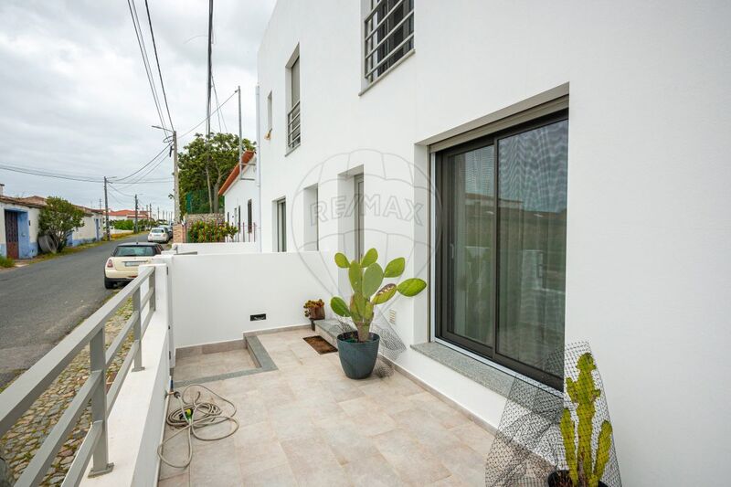 House V3 Modern in the center Reguengos de Monsaraz - store room, fireplace, backyard, balcony, swimming pool, solar panel, air conditioning, equipped, garage