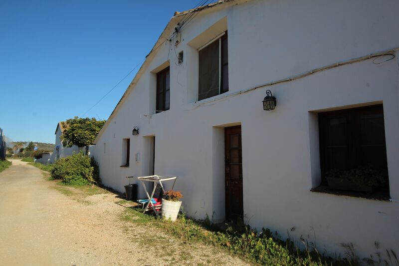 Casa/Vivenda V6 bem localizada Odiáxere Lagos