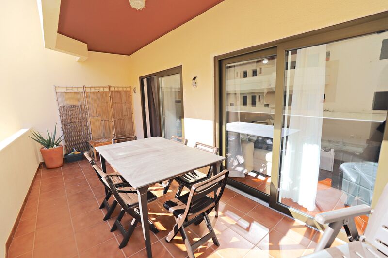 Apartamento T2 Renovado D. Ana São Gonçalo de Lagos - mobilado, garagem, varanda, piscina, 1º andar, vista mar, jardim