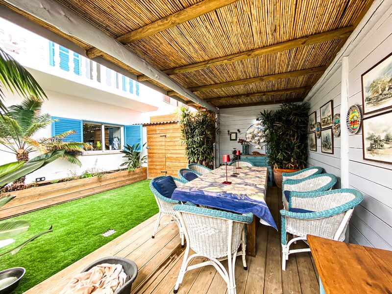 À venda Moradia Moderna V4 Bensafrim Lagos - painéis solares, lareira, bbq, garagem, ar condicionado, varandas, salamandra