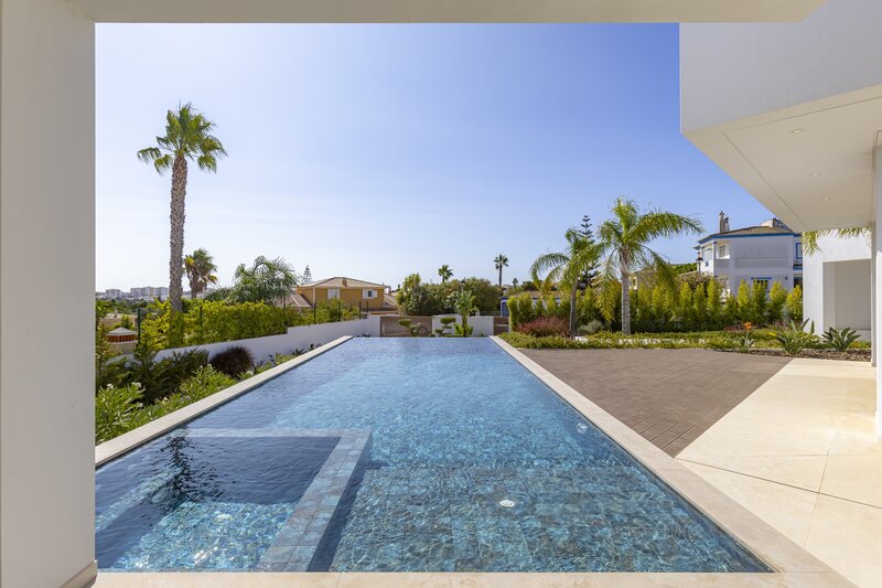 House 4 bedrooms Luxury Atalaia São Gonçalo de Lagos - garden, swimming pool, sauna, garage, underfloor heating, double glazing, air conditioning, fireplace, balcony, barbecue