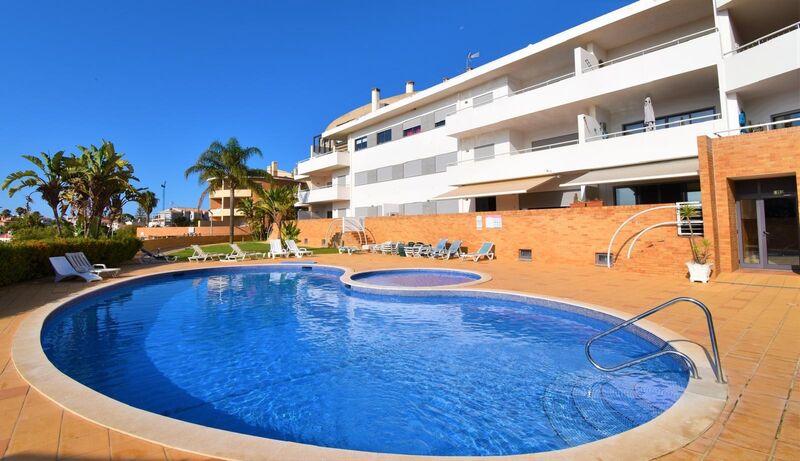 Apartment 2 bedrooms D. Ana São Gonçalo de Lagos - equipped, air conditioning, 1st floor, garage, balcony, lots of natural light, store room, gated community, swimming pool, barbecue, garden