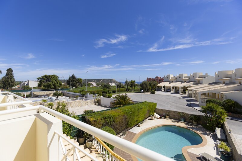 House 3 bedrooms well located Rua Monte Lemos Luz Lagos - equipped, balconies, garage, fireplace, swimming pool, terraces, air conditioning, sea view, automatic irrigation system, solar panels, garden