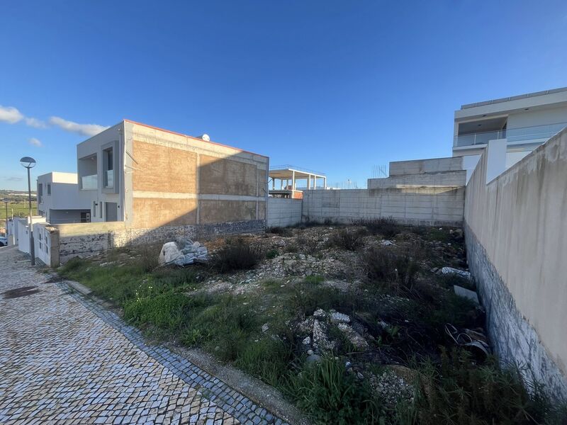 Plot with 305sqm São Gonçalo de Lagos - water, electricity