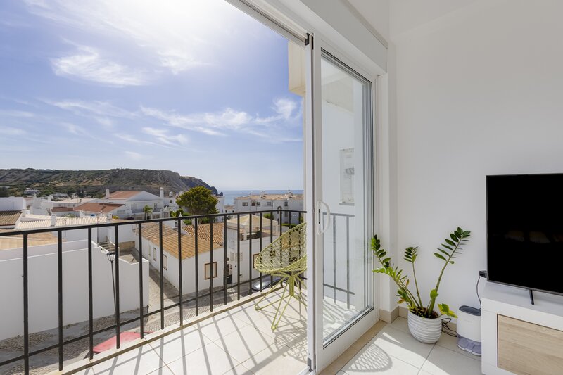 Apartment Renovated near the beach 1+1 bedrooms Luz Lagos - air conditioning, double glazing, furnished, equipped