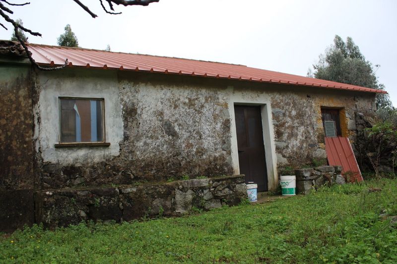 Venda de Quinta V0 Alferce Monchique - bons acessos, sobreiros, cultura arvense