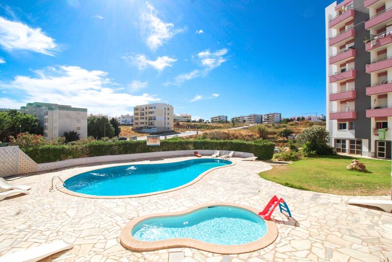 Apartment T2 well located Pedra Mourinha Portimão - barbecue, garden, swimming pool, sound insulation, double glazing, air conditioning