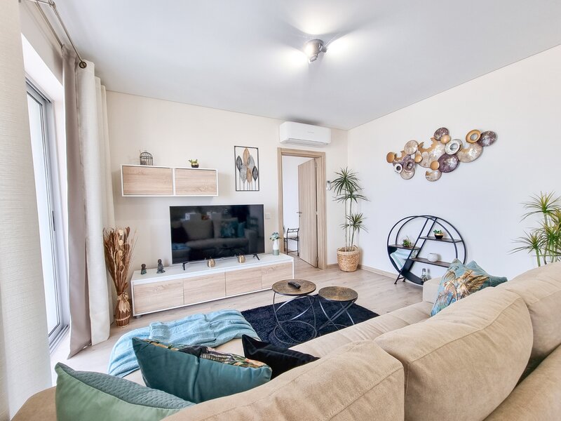 Apartamento T1 Praia da Rocha Portimão - ar condicionado, varanda, garagem, condomínio privado, piscina