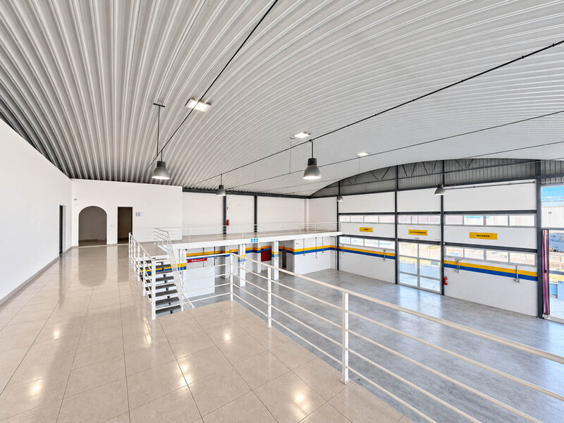 Warehouse Industrial in industrial zone Pateiro Lagoa (Algarve) - parking lot, toilet