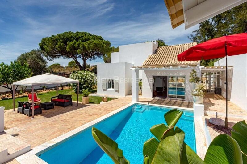 Moradia nova V4 Guia Albufeira para comprar - painéis solares, vidros duplos