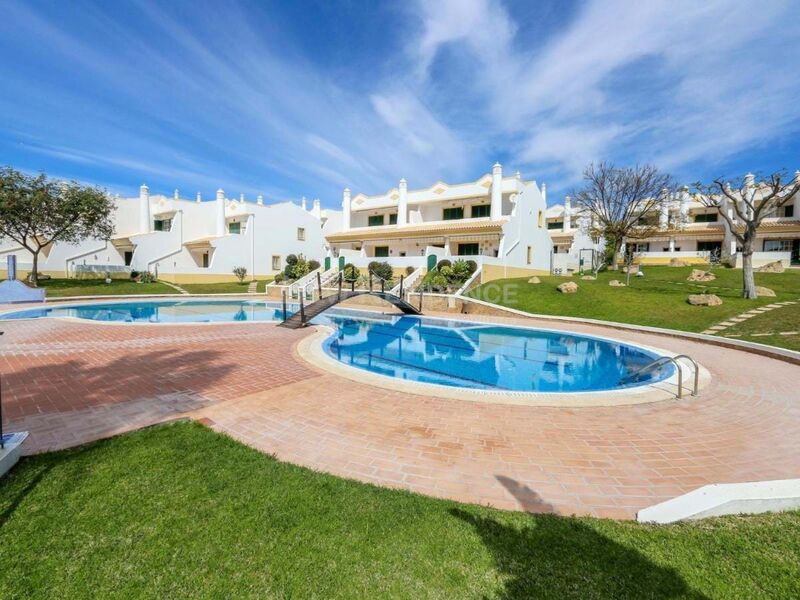 Apartment 2 bedrooms Albufeira - fireplace, kitchen, terrace, gated community, barbecue, ground-floor