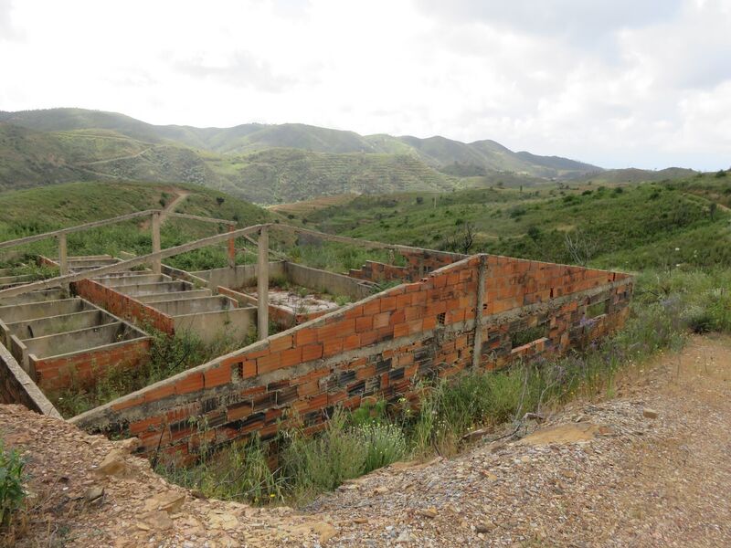 Terreno Agrícola com 73250m2 Alferce Monchique - água, electricidade, bom acesso