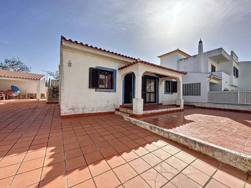 Moradia Geminada em bom estado V3 Quatro Estradas Alvor Portimão - terraço, piscina, sótão, quintal