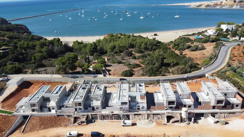 Moradia nova V3 Ferragudo Lagoa (Algarve) - terraços, vista mar, varandas, garagem, piscina, condomínio fechado, jardim, condomínio privado