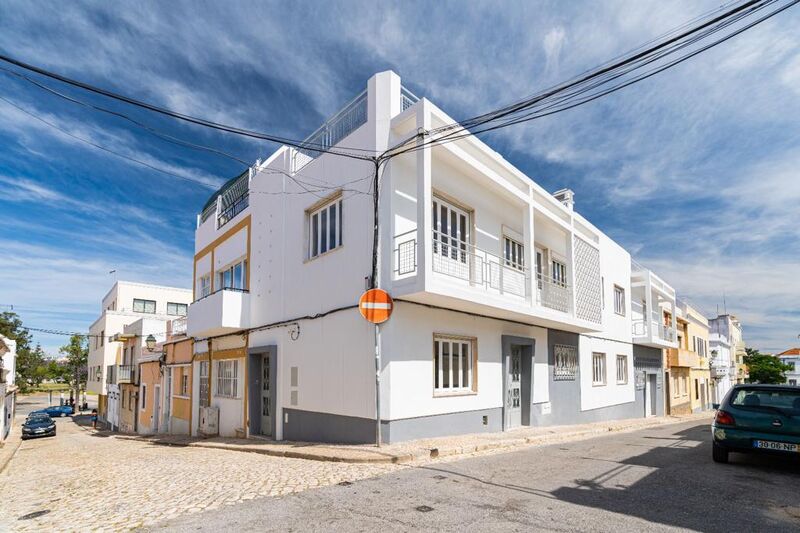 Moradia V5 Centro Portimão - cozinha equipada, bbq, garagem, varanda, terraço