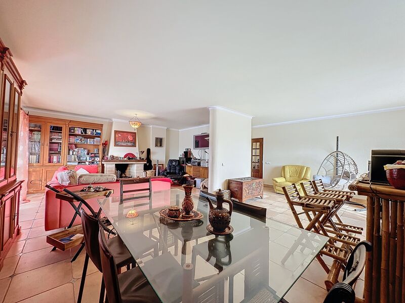 Apartamento T4 bem localizado Horta de são Pedro Portimão - sótão, lareira, lugar de garagem, cozinha equipada, terraço
