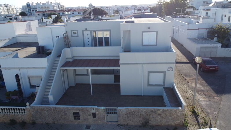 Moradia V5 Remodelada Mexilhoeira da Carregação Lagoa (Algarve) - quintal, terraço, cozinha equipada