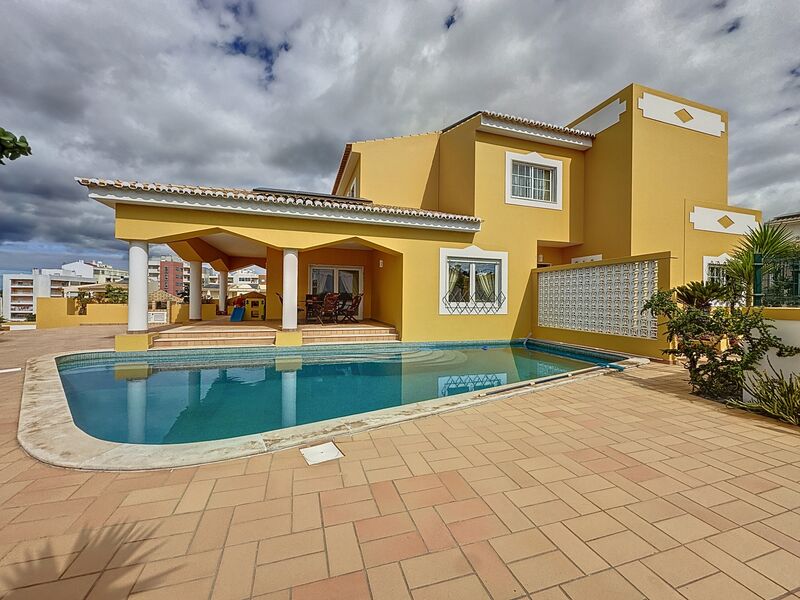 House 5 bedrooms Isolated excellent condition Vale de França Portimão - alarm, terraces, terrace, fireplace, air conditioning, barbecue, garden, solar panels, heat insulation, double glazing, swimming pool, garage