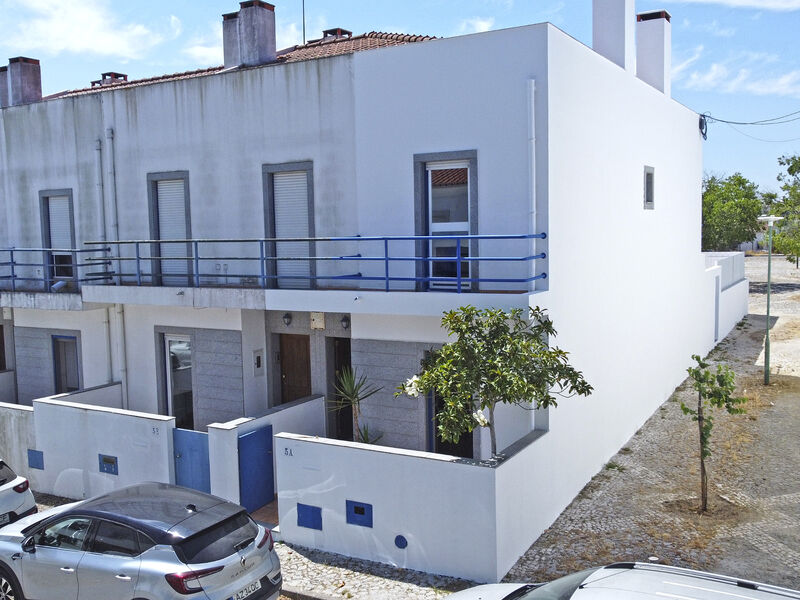 House V3 in good condition Bacelo Évora - green areas, balcony, garage, fireplace, terrace