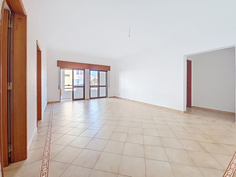 Apartment spacious 3 bedrooms Avenida São Lourenço da Barrosa Portimão - double glazing, balconies, balcony