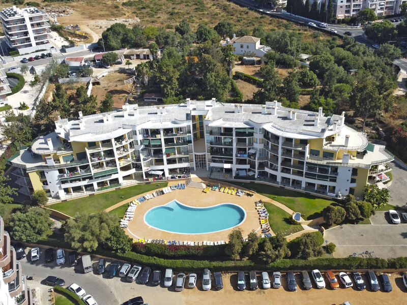 апартаменты T2 в хорошем состоянии Praia da Rocha Portimão - сад, бассейн, закрытый кондоминиум, мебелирован, гаражное место, веранда, экипирован, система кондиционирования, гараж
