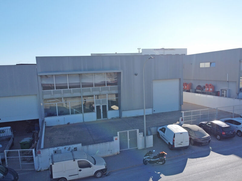 склад индустриальный c 1050m2 Parchal Lagoa (Algarve) - просторная