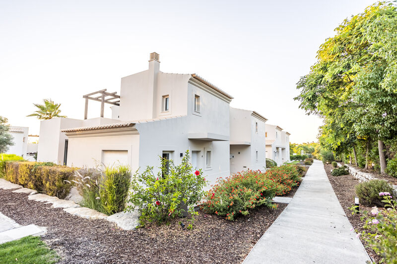 House 2 bedrooms Isolated Sesmarias Lagoa (Algarve) - swimming pool, garden, air conditioning, gated community, playground, balcony, equipped kitchen