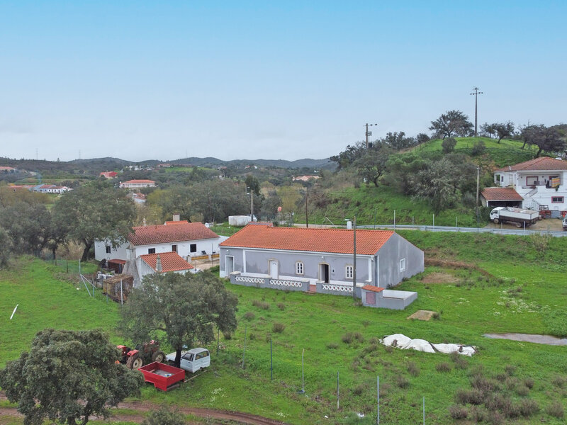 House 3 bedrooms in good condition Vale Figueira São Bartolomeu de Messines Silves - air conditioning, solar panels, fireplace
