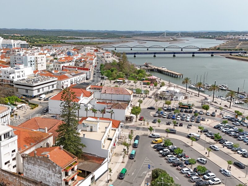 Apartamento T2 Zona Ribeirinha Portimão - piso radiante, painel solar, varandas, ar condicionado, vista rio, terraço, lareira