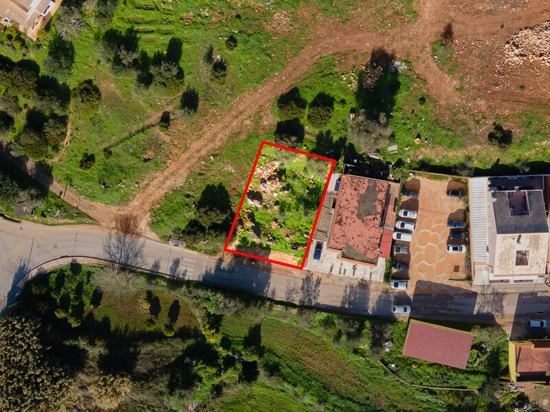 Lote Urbano plano Figueira Mexilhoeira Grande Portimão - luz, bons acessos, água