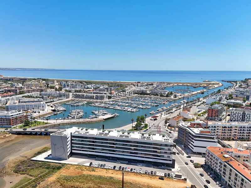 Apartamento Moderno T3 Rossio de São João São Gonçalo de Lagos - condomínio fechado, jardins, banho turco, painéis solares, terraço, ar condicionado, equipado, piscina, garagem, piso radiante, varandas