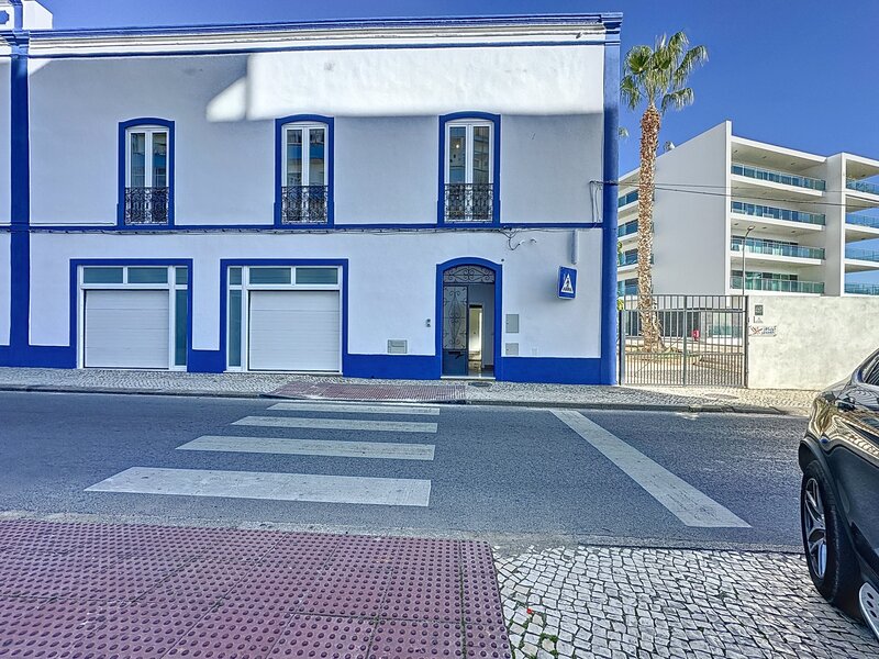 House Semidetached 4 bedrooms Rua Infante Dom Henrique Portimão - garage, quiet area, store room
