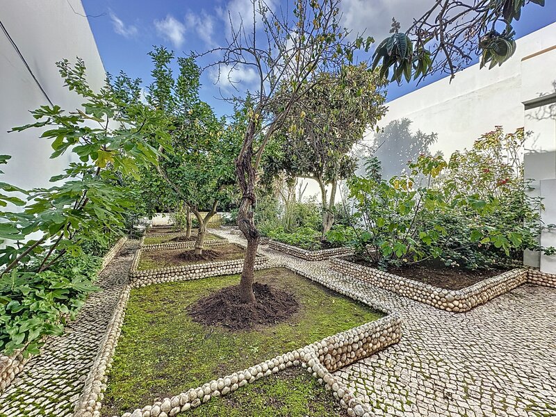 House Modern 4 bedrooms center Portimão - garden, garage, terrace