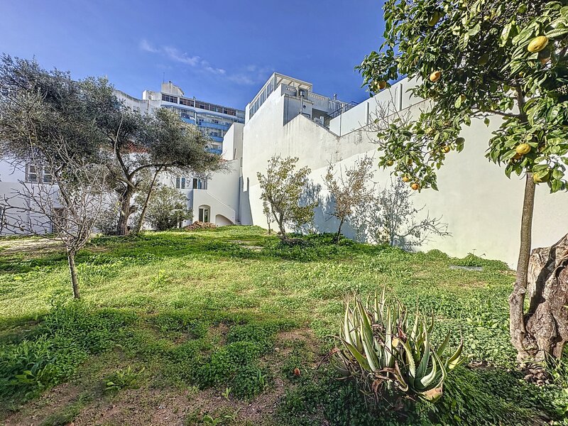 Moradia Renovada no centro V2+2 Rua Infante Dom Henrique Portimão - piscina, jardim, terraço