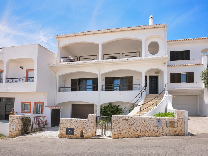 House 5 bedrooms Vale de Lagar Portimão - garage, garden, double glazing, barbecue, terrace, balconies