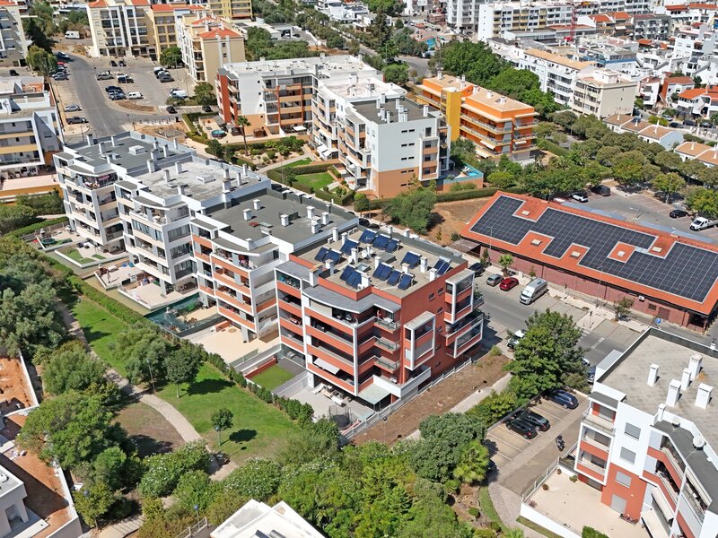 Apartamento T2 Como novo Barranco do Rodrigo Portimão - equipado, varandas, ar condicionado, garagem, painéis solares, vidros duplos, bbq, mobilado