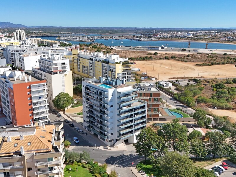 Apartment 3 bedrooms Modern in good condition Encosta da Marina Portimão - terraces, balcony, swimming pool, air conditioning, parking space, equipped, garage