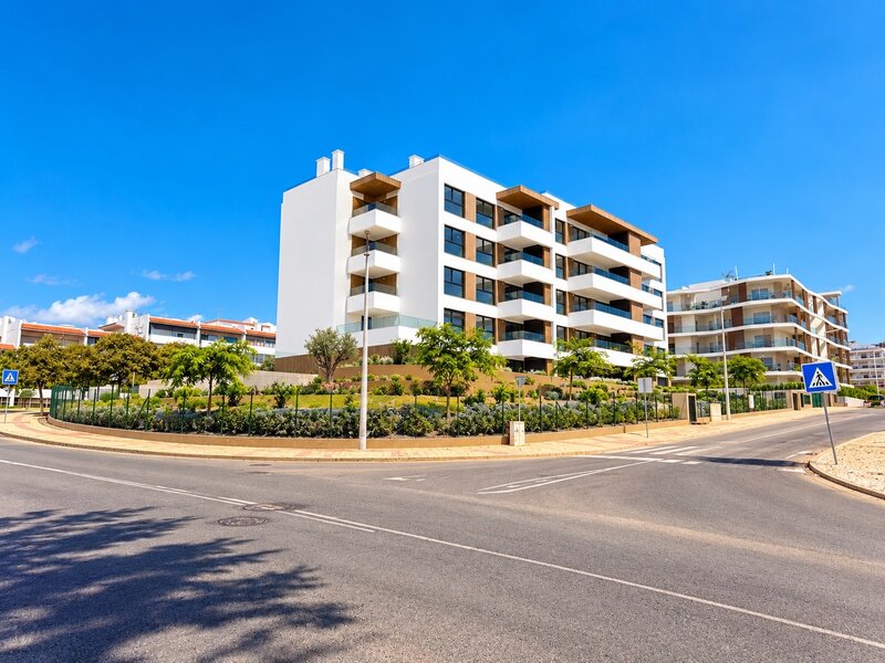 Apartment 3 bedrooms new Vale das Hortas Portimão - sea view, swimming pool, gated community, kitchen, garden, air conditioning, terrace