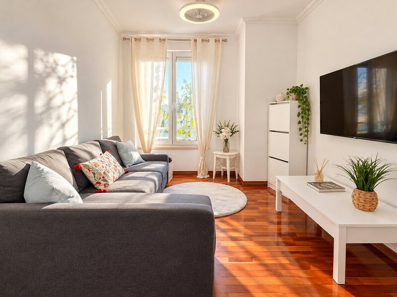 Apartamento T2+1 Mobilado com Estacionamento para Arrendar em Belém, Lisboa