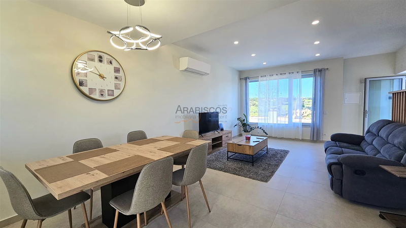 Moradia V2 nova em banda Lagos - Odiáxere - vidros duplos, painel solar, excelente localização, ar condicionado, isolamento térmico, jardim