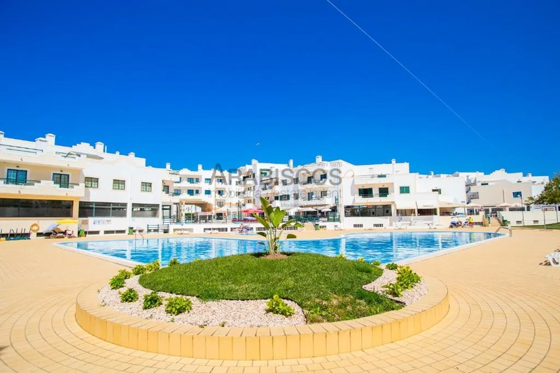 Apartamento T2 no centro Alvor Portimão - piscina, cozinha equipada, garagem, varandas, ténis, lugar de garagem
